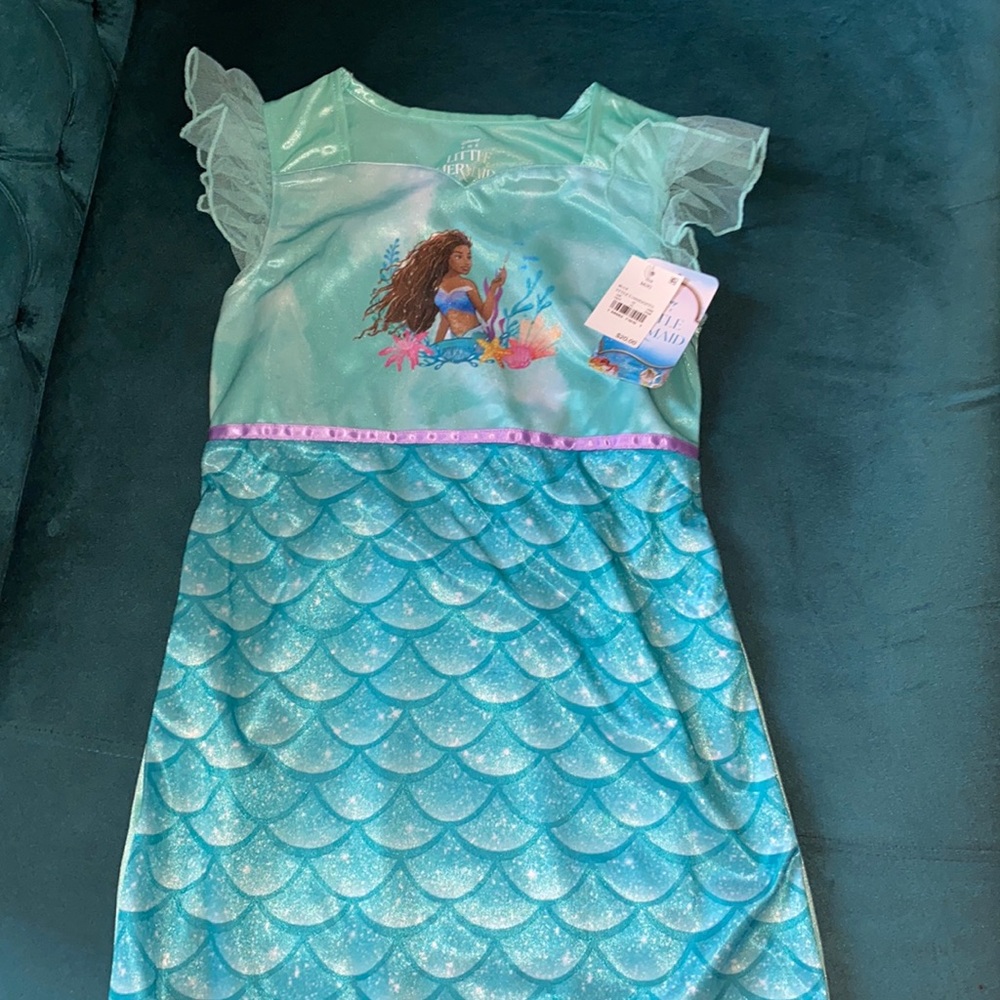 Little mermaid pajamas size (8)
